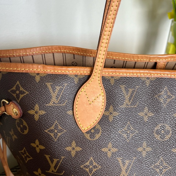Neverfull MM in Monogram - Picture 11 of 17